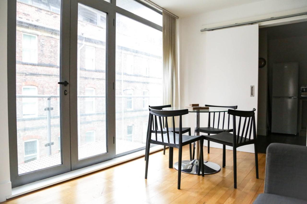 Serviced Apartment In Liverpool City Centre - Free Parking - Balcony - By Happy Days Exterior photo