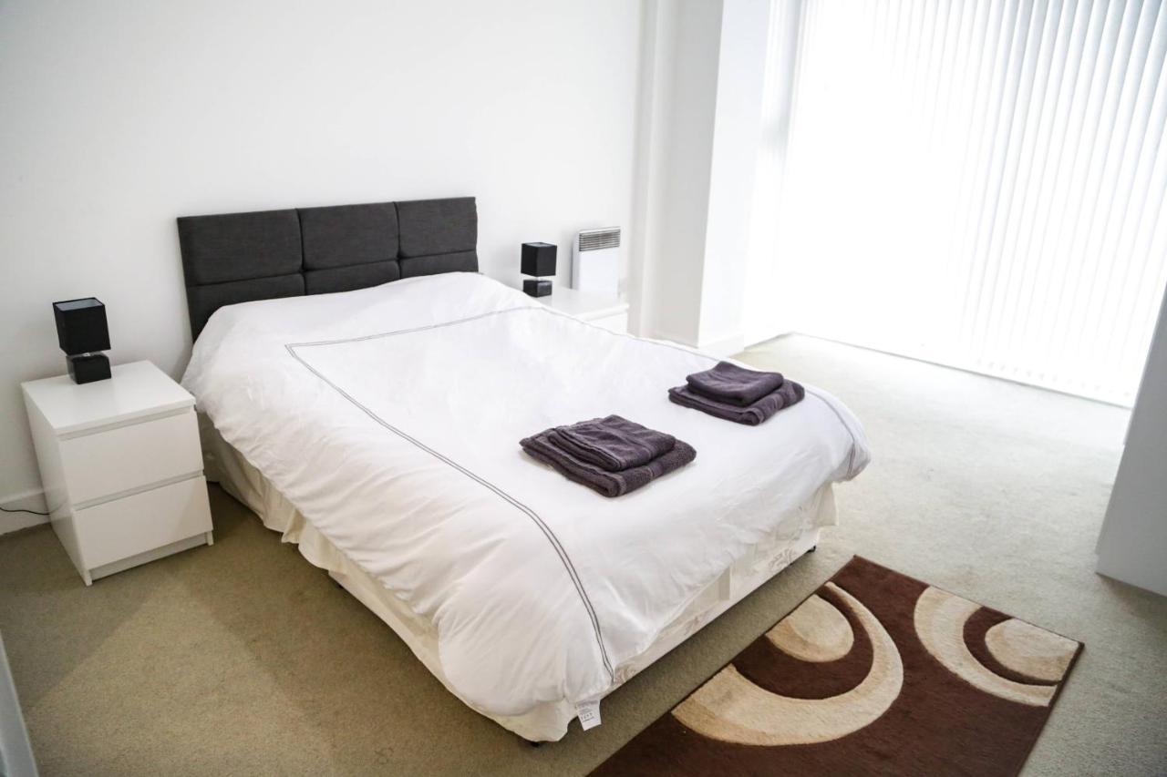 Serviced Apartment In Liverpool City Centre - Free Parking - Balcony - By Happy Days Exterior photo