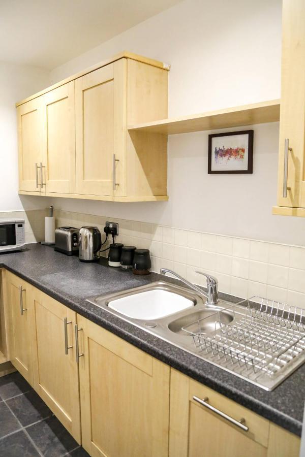 Serviced Apartment In Liverpool City Centre - Free Parking - Balcony - By Happy Days Exterior photo
