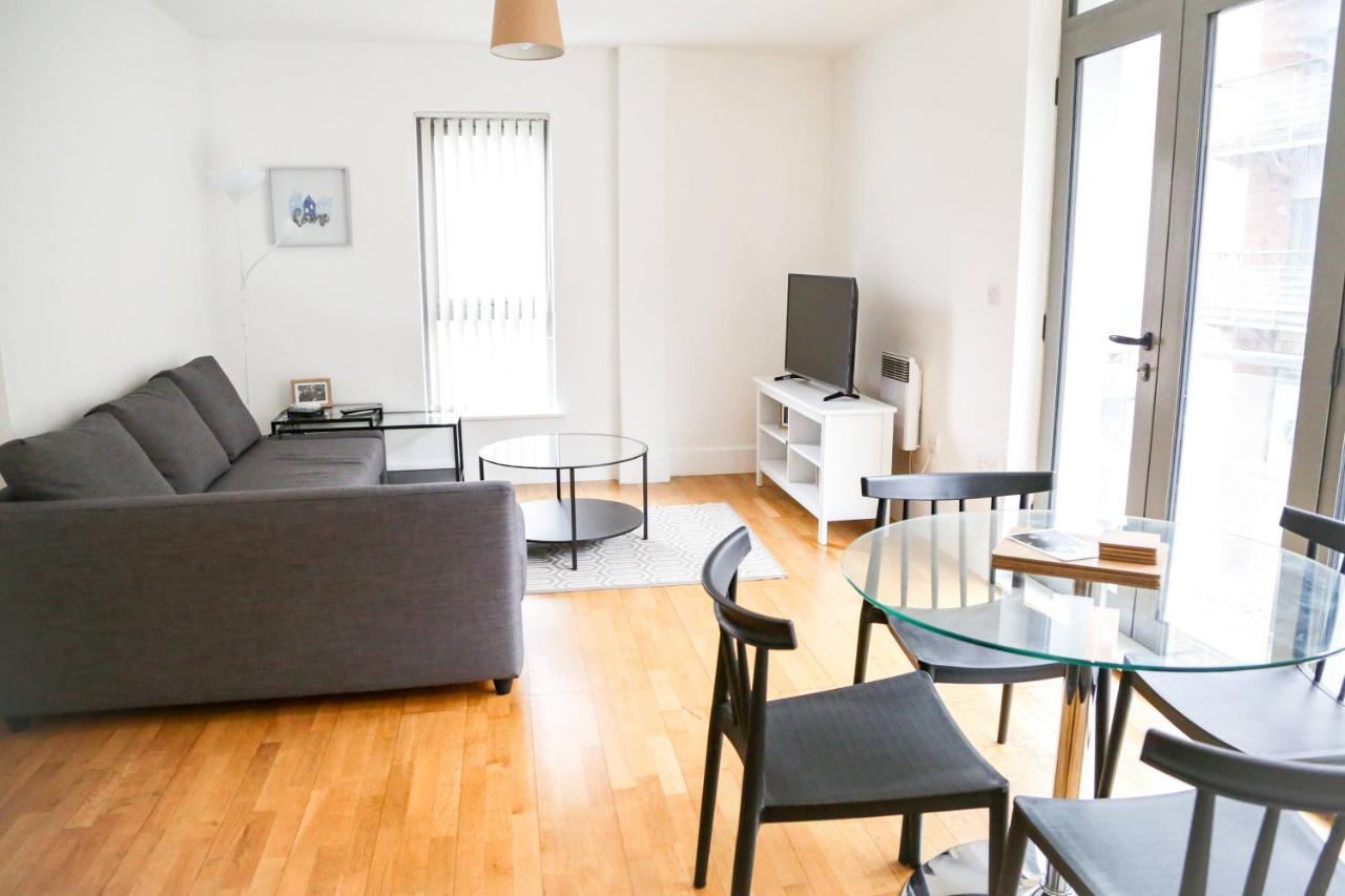 Serviced Apartment In Liverpool City Centre - Free Parking - Balcony - By Happy Days Exterior photo