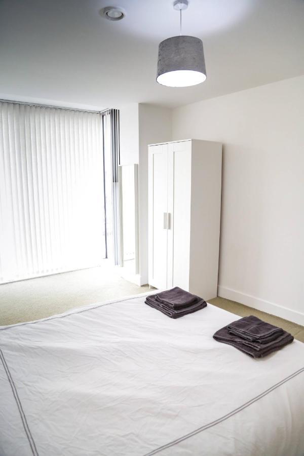 Serviced Apartment In Liverpool City Centre - Free Parking - Balcony - By Happy Days Exterior photo